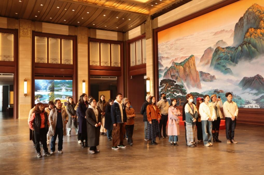版本馆参观照片2.png