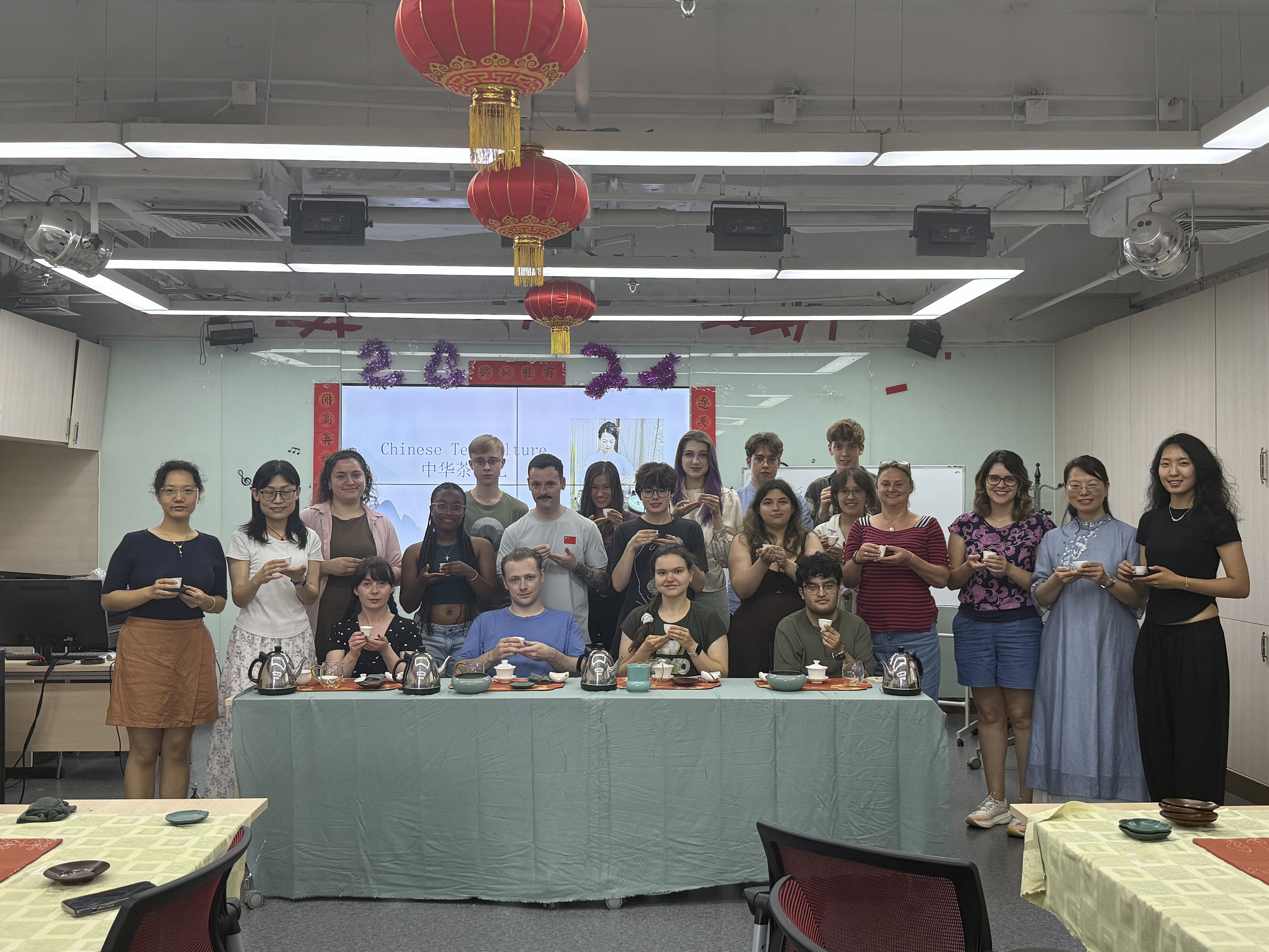 照片13—茶道文化体验课合照.jpg 照片13—茶道文化体验课合照.jpg